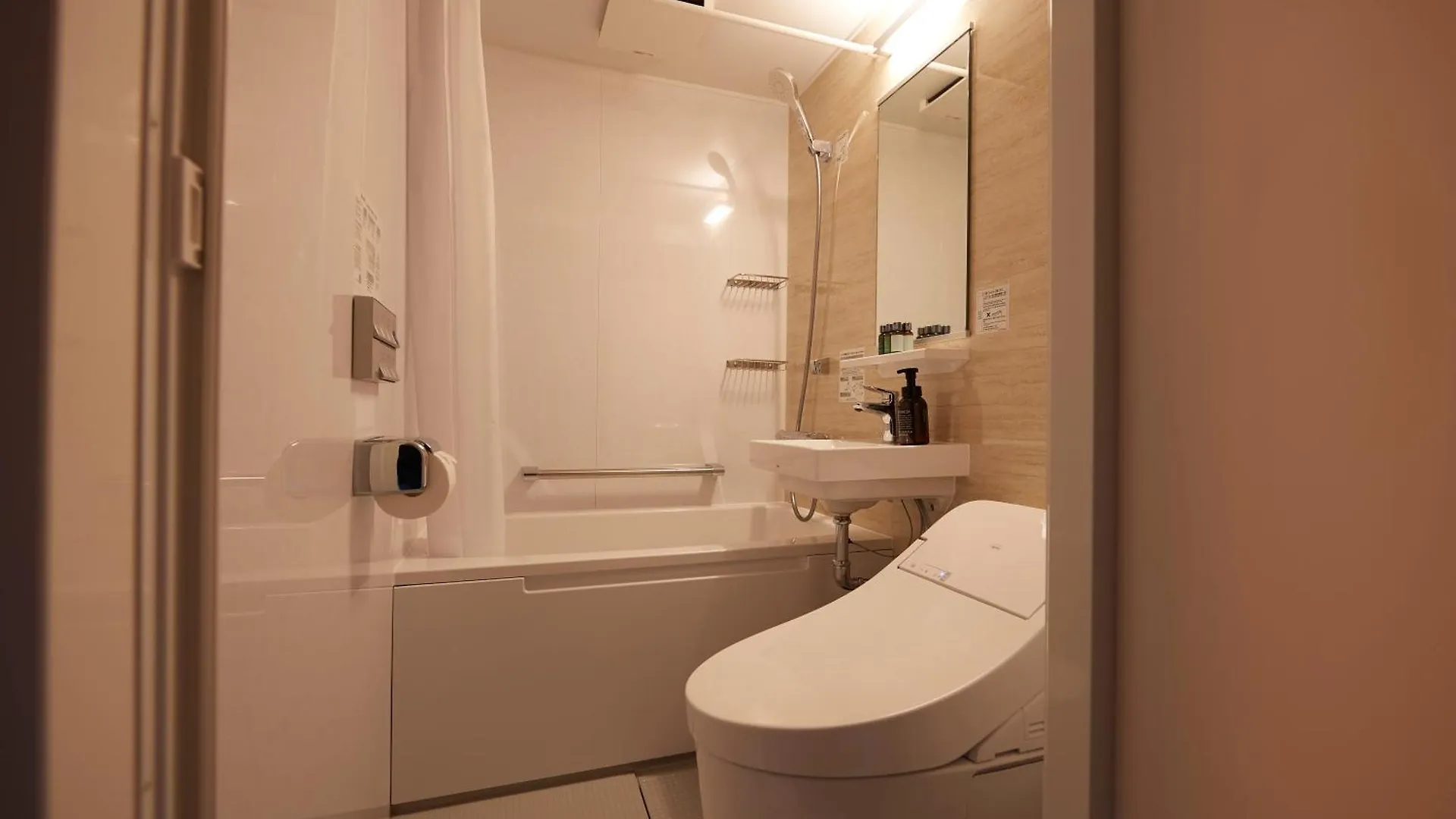 Hotel Tones Osaka Japón